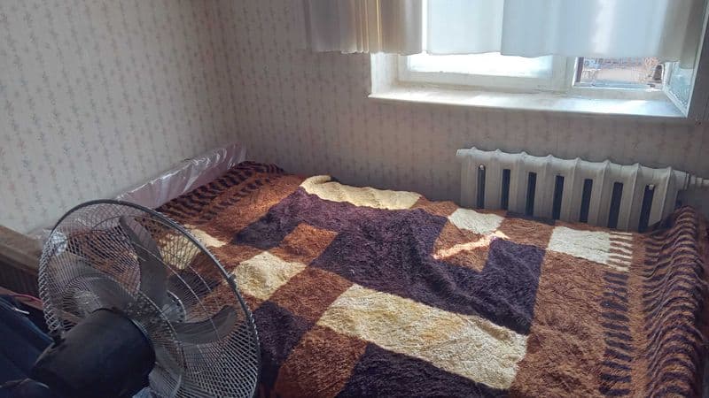 Сдается полкомнаты женщине. То есть в комнате есть другая же