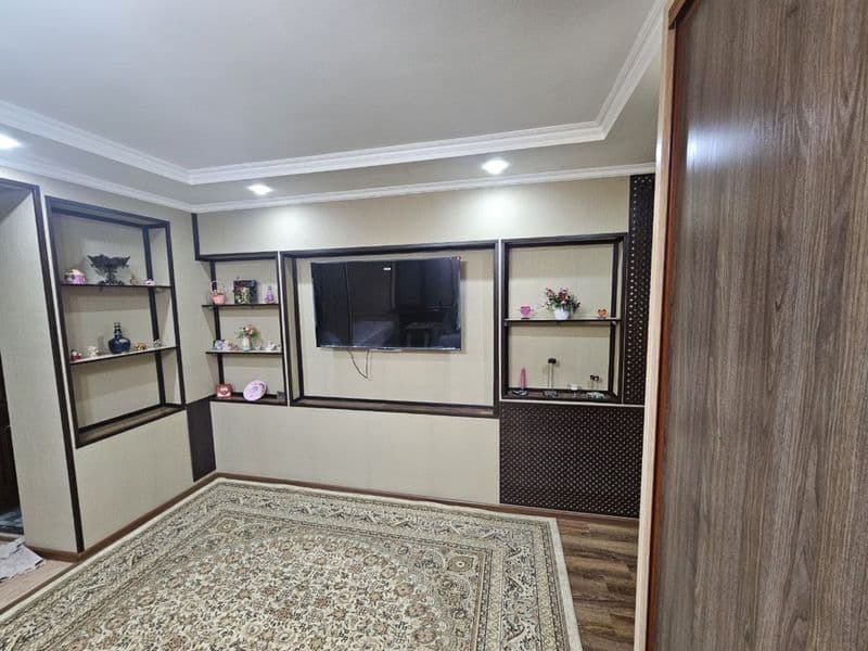 Сдаётся квартира 1/1/5 кирпич.  <br />
Метро Космонавтов (МВ