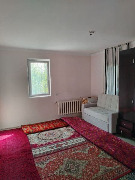 Suroshni. Yunusobod bozori megaplanet yaqinida qizlarga yoki