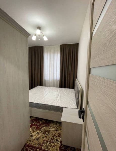 Район - Алмазарский<br />
Ориентир - Жомий рынок<br />
Комна