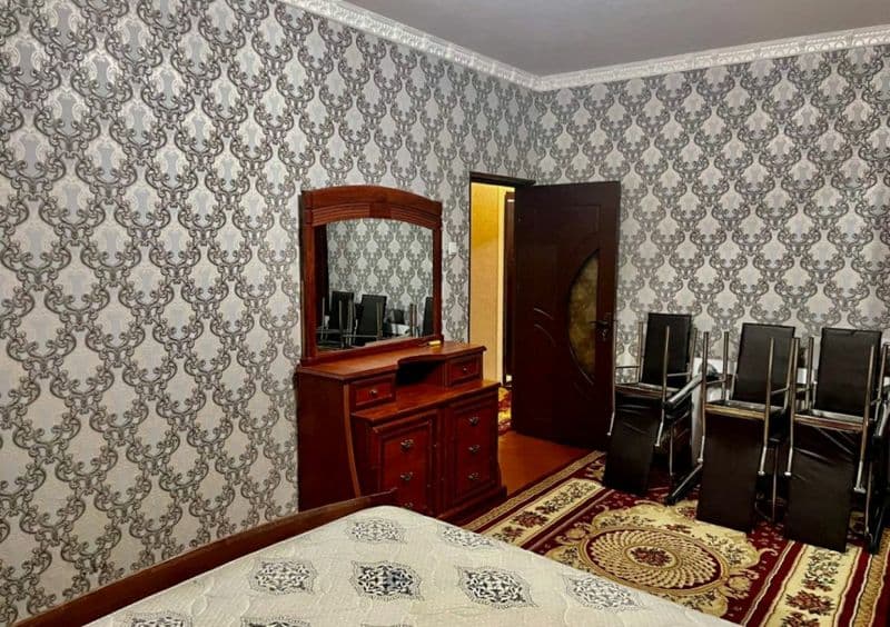 Каракамиш 1/2   Пракуратура ёнида  2/2/5   ойлага  300$  Жом