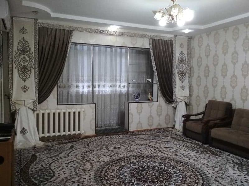 Сдается 3-х комнатная квартира в центре города   .<br />
Лок