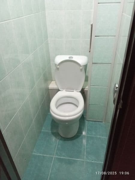 qoyliq bozorini yonida 3 xonali uyning 2 xonasi ijaraga beri — фото 4