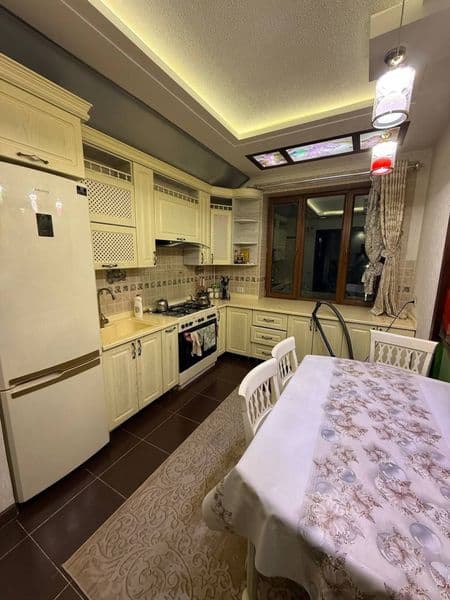 Задается в аренду 4- комнатная квартира, в отличном состояни