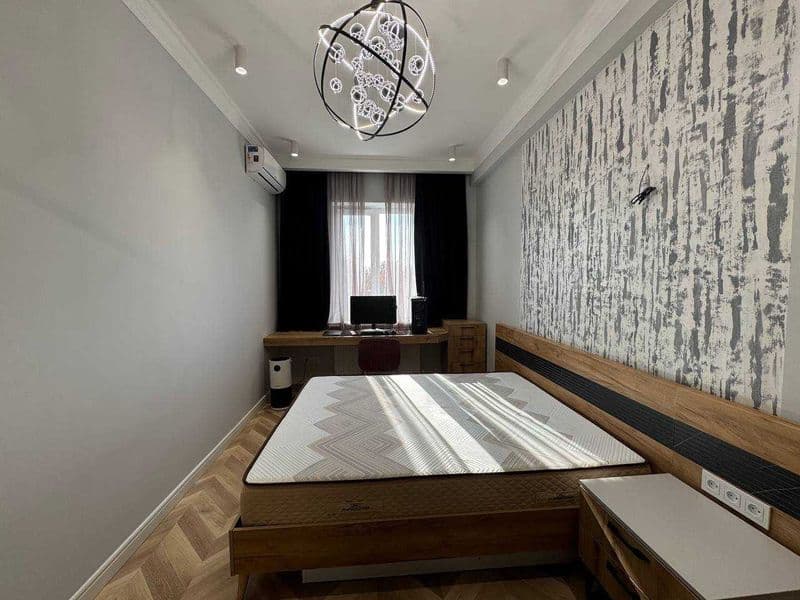 Район: Юнусабадский<br />
Адрес: Хон сарой<br />
<br />
Комн — фото 2