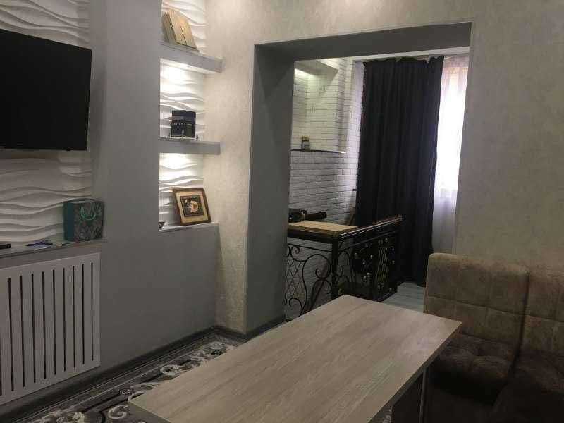 Сдается 2 комнатная на Ц14 Ганга  метро Гафур Гулям..  Сдает