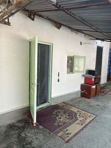 Сдается квартира на земле в общем дворе. Кухня, спальня, сан — фото 5