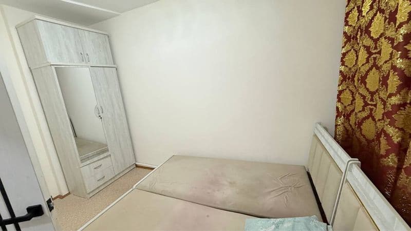 Район - Алмазарский<br />
Ориентир - Бозорча<br />
Комнат - 