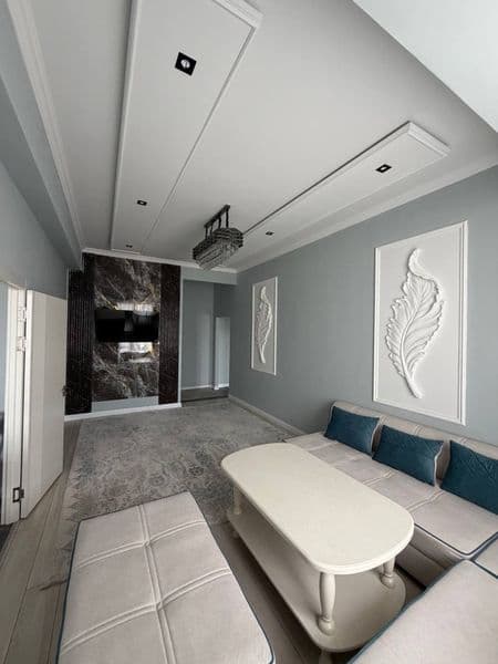 Отличное расположение дома - всё рядом - много магазинов, Це