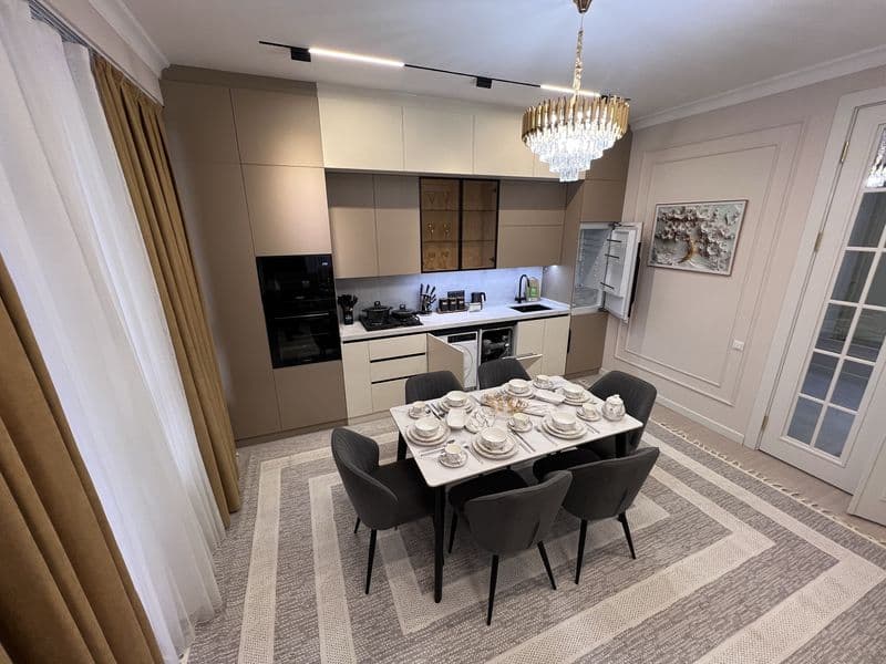 Дом бизнес класса.<br />
Квартира укомплектована мебелью и т