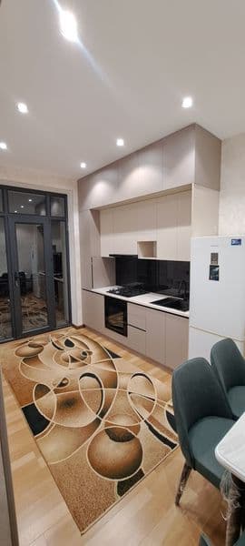 Эвро-ремонт, есть все удобства. Отлична геолокация, метро 5-