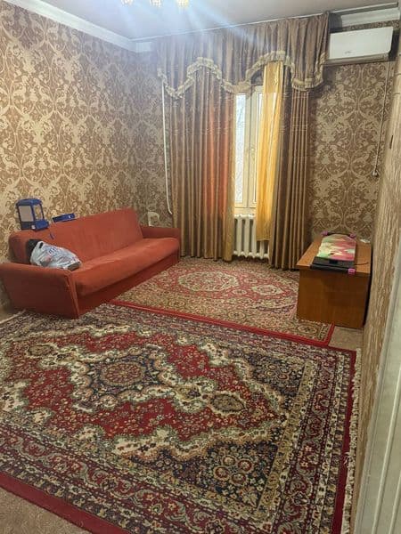 Рядом находится метро школа детский сад поликлиника остановк