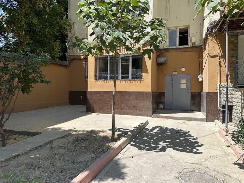 Квартира с новым ремонтом <br />
Двух комнатная отлично подо