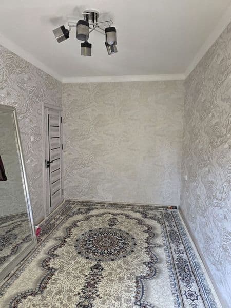 Universam bozori oldida, Yunusobod metroga 5minutlik yōl.<br