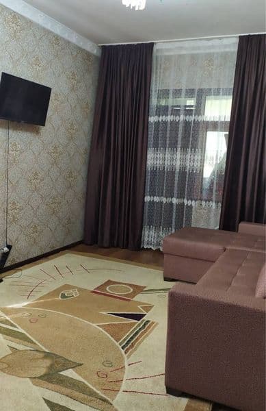 Ахмад Югнакий<br />
Вдоль дороги<br />
2/3/5<br />
58 м2<br 