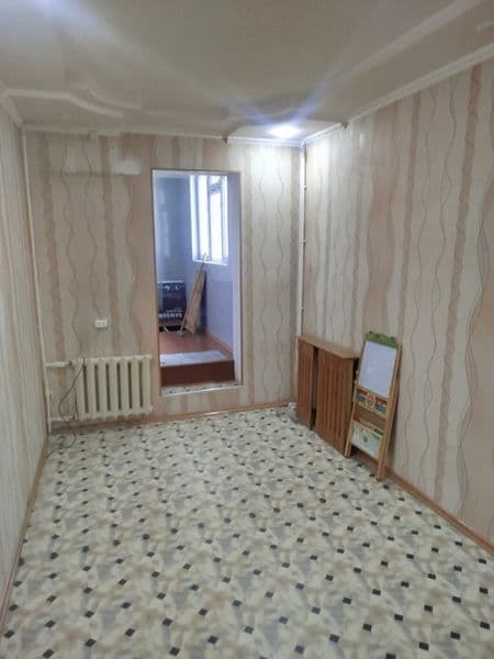 Шестой этаж. Торцевые стены утеплены. Без ремонта но чистая. — фото 3