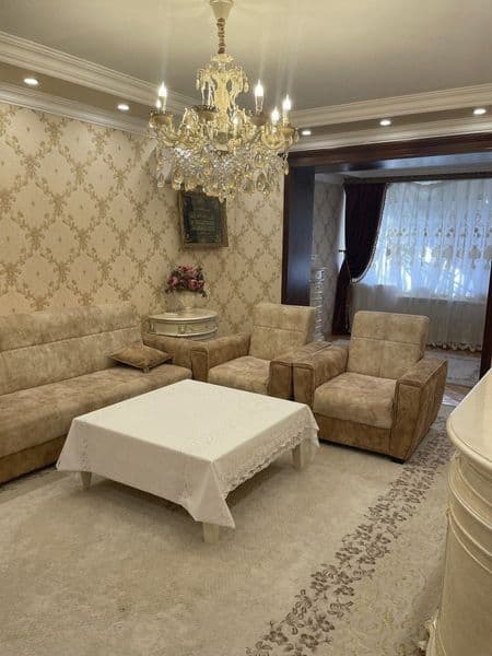 При выходе из метро Айбека. Дом находится вдоль центр.улицы. — фото 2