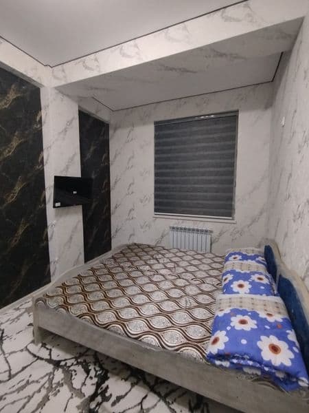 Sergeli choshtepa metroni birinchi bekati oldida 3 xona 3 et