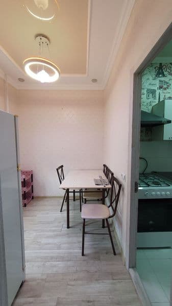 Однокомнатная, первый этаж, б/балкона, с ремонтом, все есть. — фото 4