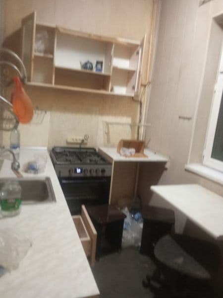 Sergli 2 1 hona balkon bor  5 etashkani 5  300$ hama narsasi