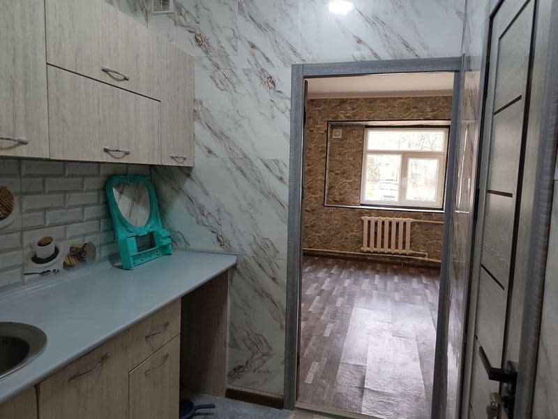 Сдается на пару месяцев 1 комн квартира после ремонта 1 этаж — фото 3