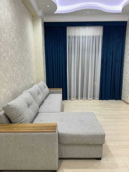 Сдается новая квартира 2 ка переделанная в 3 комнатную <br /