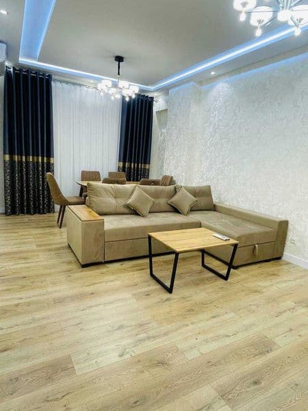 Аренда<br />
Цена: 1350$<br />
Новостройка<br />
Адрес: Мирз