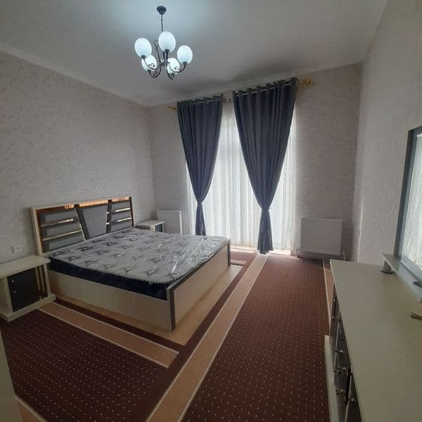 метро Дустлик рядом.<br />
2-комнатная квартира.<br />
Сдаёт