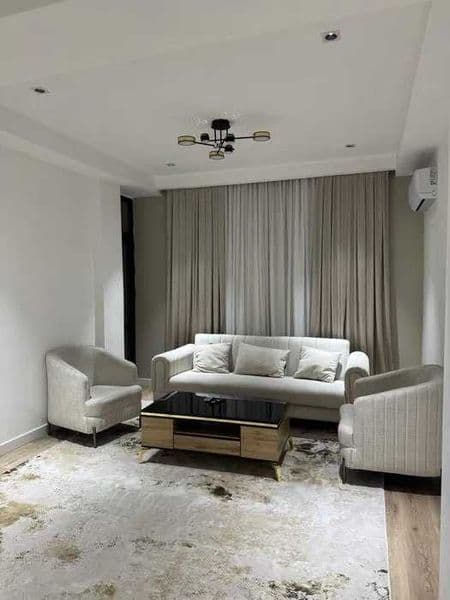 Район: Мирабадский<br />
Адрес: Чехова<br />
<br />
• Комнат