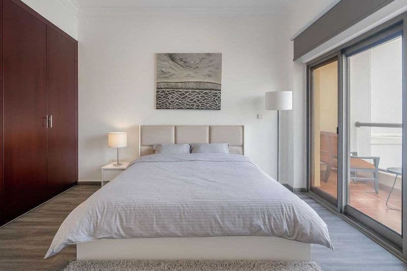 2 комнатную квартиру на 7 этаже,<br />
В квартире есть все н