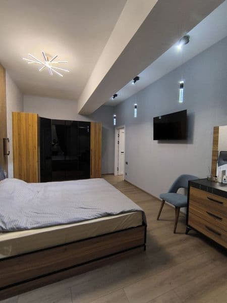 Яккасарайский район, рядом с метро «Космонавтов». 2-комнатна