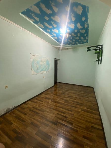 Квартира обустроена всеми необходимыми удобствами (холодильн — фото 5