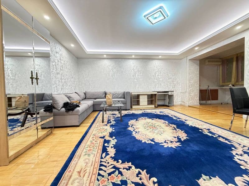 Сдается 3-комнатная квартира в самом центре (Ц-1)  <br />
<b