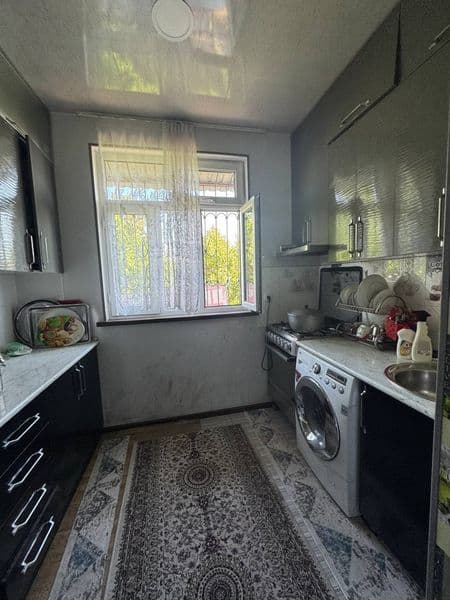 Срочно сдаю 3-х комнатную Пустую квартиру.Для семейной пары 