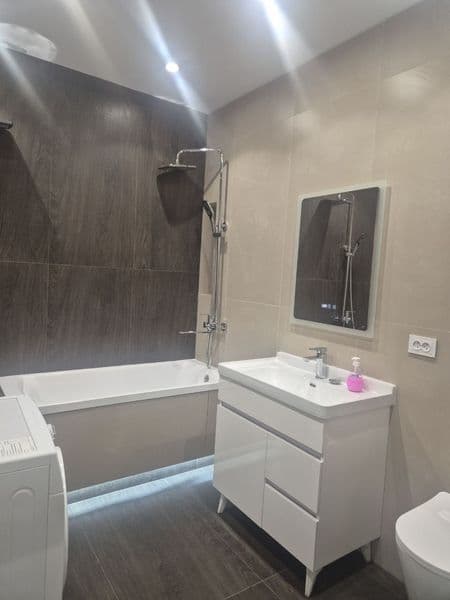 Сдам свою 4х комнатную  квартиру на 2 этаже. По ул. Нукус (н