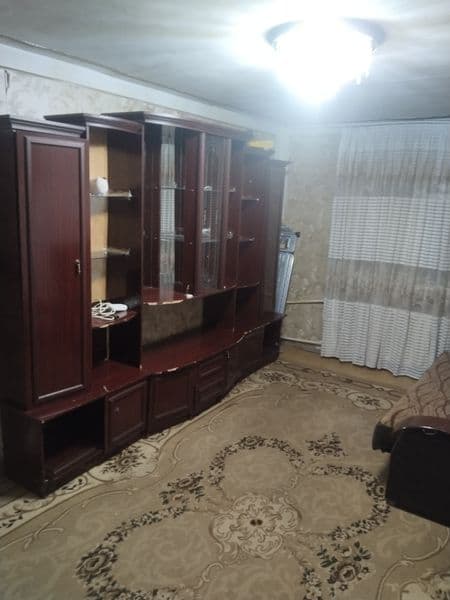 1 xonali kvartira qo'shimcha 6 kvadratli tapchanli uy bilan 