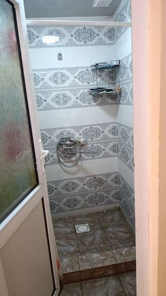 1 ta xonaga 4 ta qiz olaman. Sharoit yaxshi. Hovli Joy. Chor