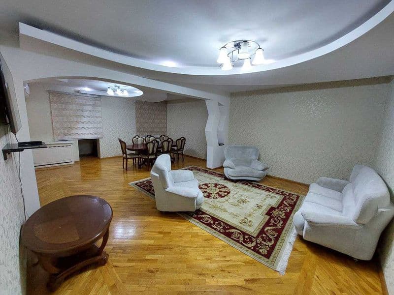 • Комнат: 3<br />
• Этаж: 4<br />
• Этажность: 12<br />
• Ра