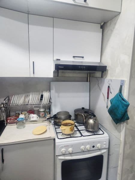 В двух комнатную квартиру Сдается одна комната для студенток