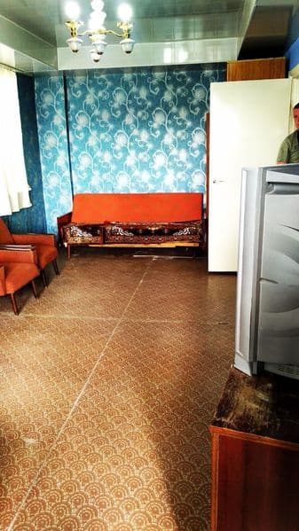 Квартира чистая. Частично с мебелью. Холодильник есть. Ориен