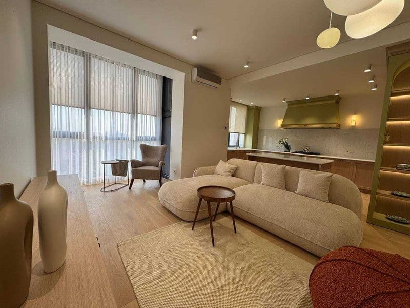 К вашему вниманию рады представить 4х комнатную квартиру на 