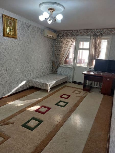 Без маклера.<br />
Сдается в долгосрочную аренду светлая и п