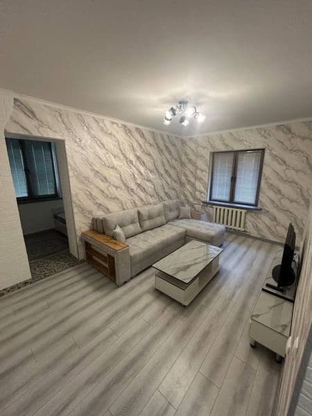 § Сдается в аренду квартира <br />
§ Одна переделанная в дву