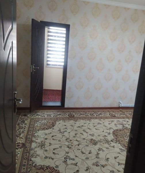 "Maksim Gorkiy" (B.I.Y) metrosining chiqishida.<br />
Uy hol — фото 4