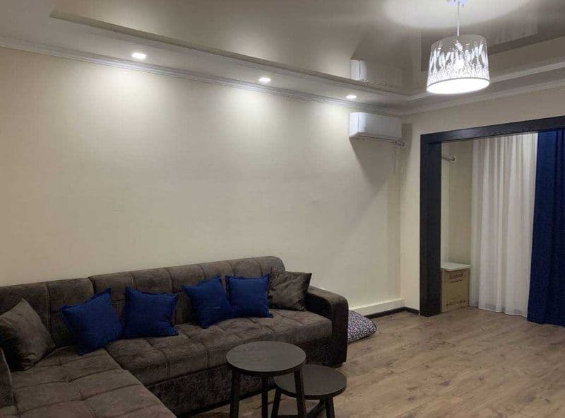 Сдается квартира.. на ул.Айбек  <br />
Ориентир - Shox Med C