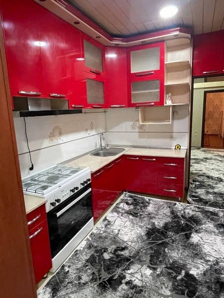 Срочно сдаю 4-х комнатную квартиру.Для семейной пары с детьм