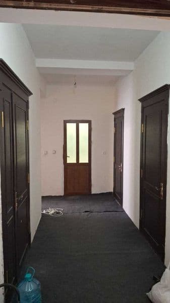 Kvartiraga faqat 1 ta odam kerak, Kvartirada yoshi katta ust