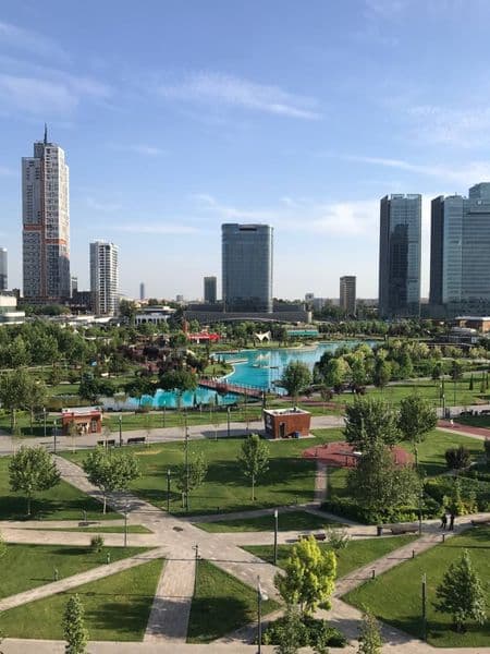 Тошкент сити Гарденсда 3 хона 100кв ижарага берилади. Боғга 