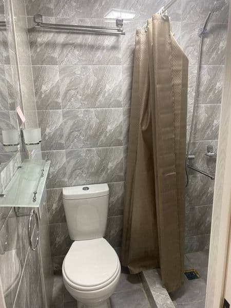 Beruni metro 1 xona 350 metro yonin  lakatsya  juda qulay jo — фото 3