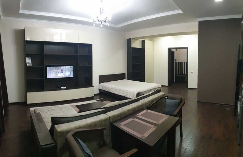 Сдается в аренду 1-комнатная квартира (студия) на 1-этаже 5-